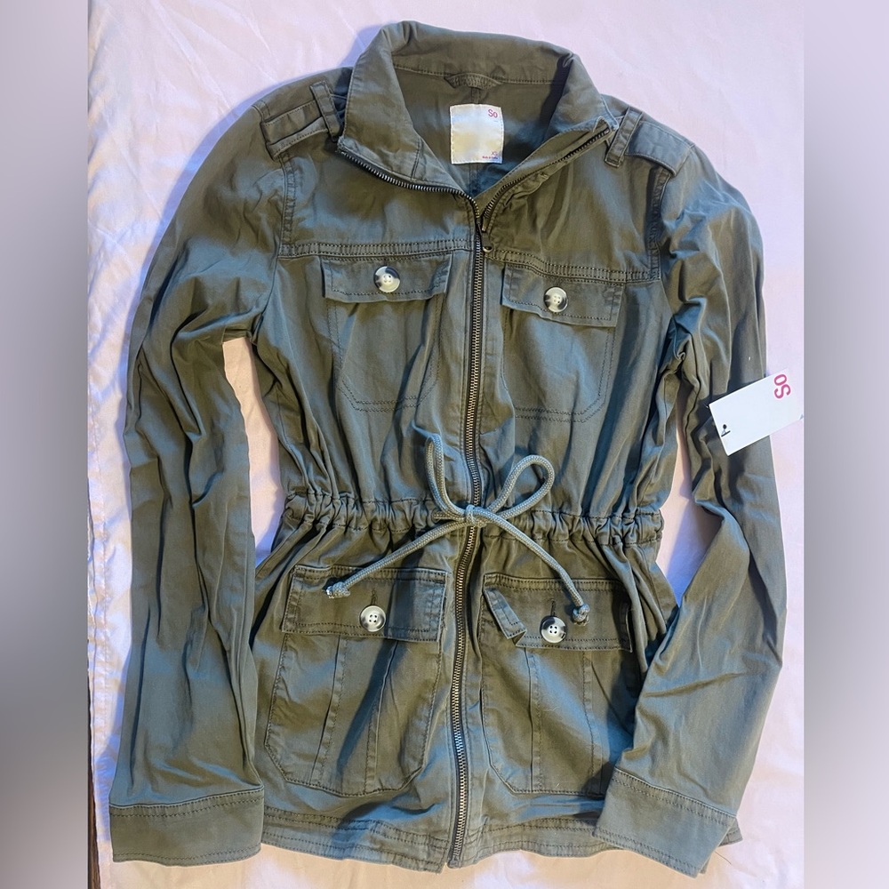 Tie/zip jacket